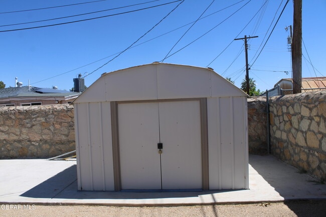 Building Photo - 1507 Dennis Cir