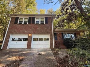 Building Photo - 723 Versailles Dr SE