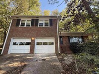 Building Photo - 723 Versailles Dr SE