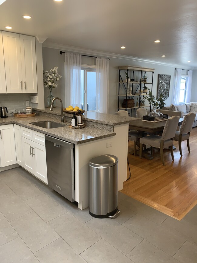 Building Photo - 1417 Sunnyslope Ave