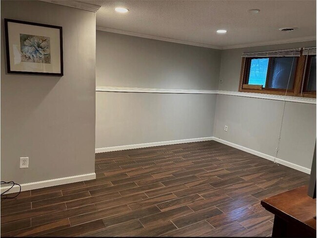 Building Photo - 1657 Helena Rd N