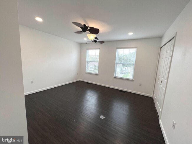 Building Photo - 513 Willow Ave