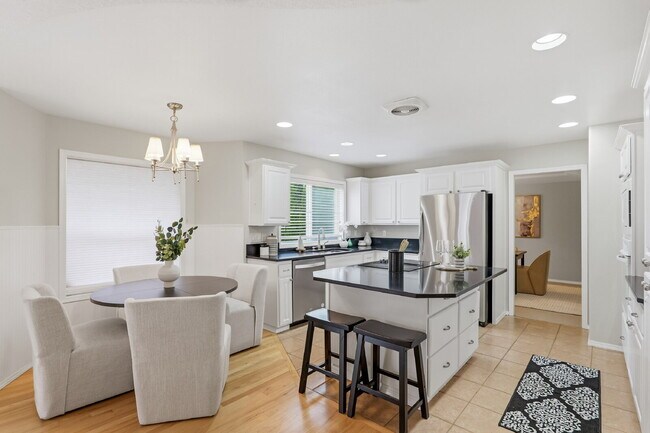Building Photo - Elegant Executive Home in Desirable Camas – Minutes to SR-14, I-205 & Vancouver