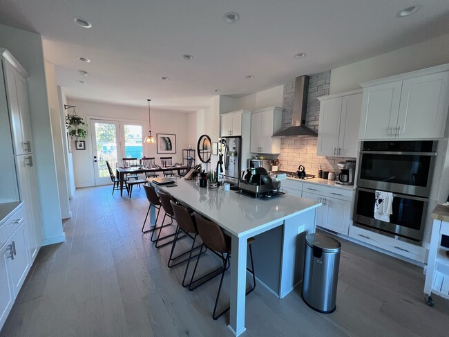 Main kitchen and dining area - 3080 Kelly St