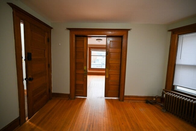 Building Photo - 405-407 W Main St - Duplex