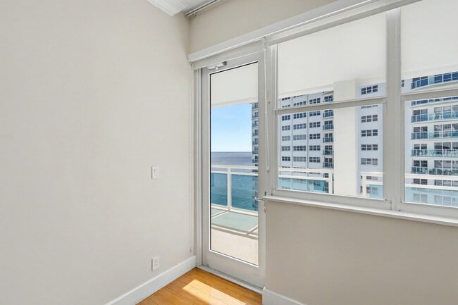 Building Photo - 3430 Galt Ocean Dr