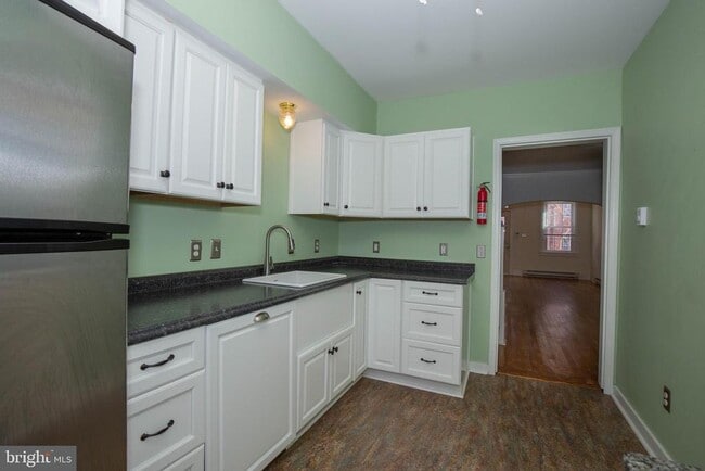 Building Photo - 106 S Maple Ave