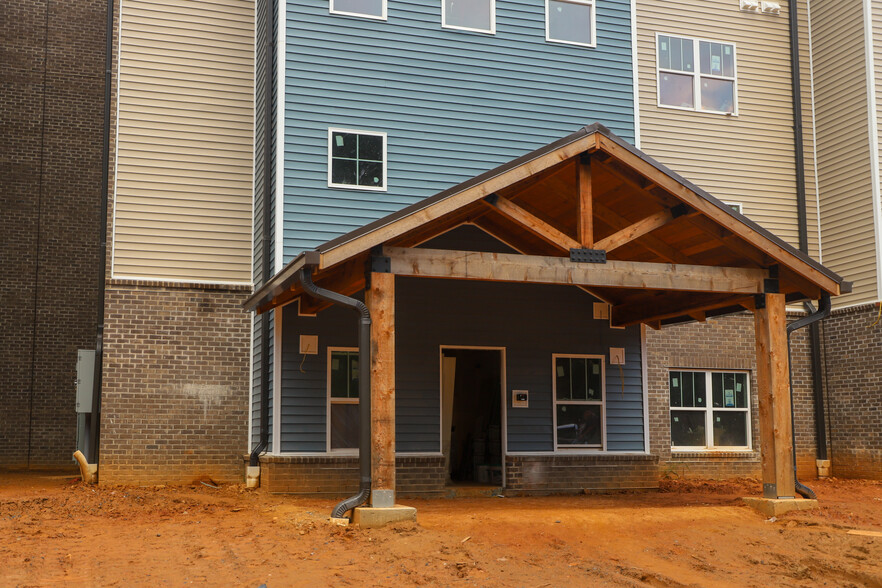 Building Photo - Flats at Statesville