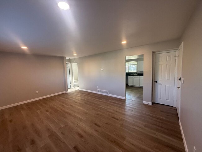 Building Photo - 8886-8888 N Lowell Blvd