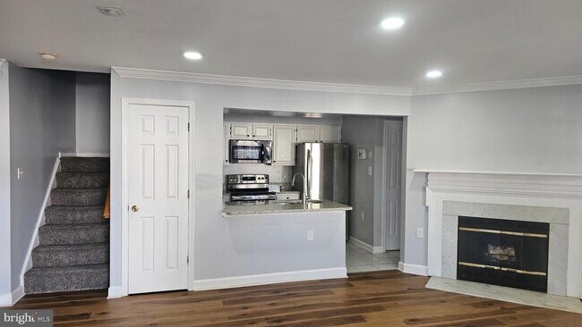 Building Photo - 12131 Salemtown Dr