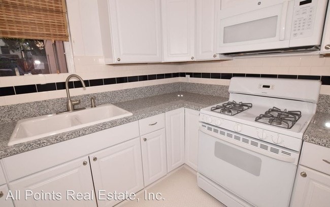 Building Photo - 1747 Fifth Ave