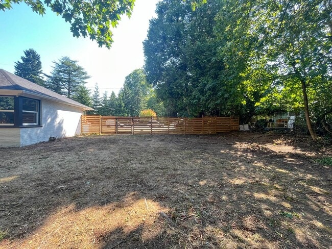 Building Photo - Charming NE Portland Apartment Near Parks, Shops & Transit