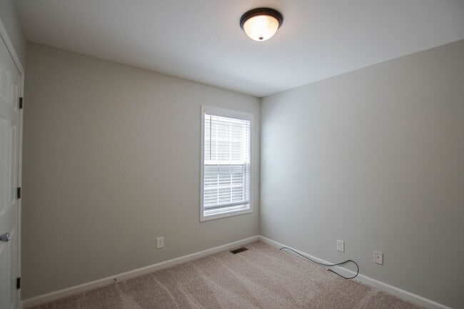 Building Photo - Pet Friendly Three Bedroom!