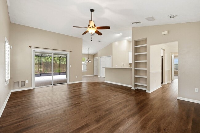 Building Photo - Upgraded 3 bedroom 2 bath home in Mentone