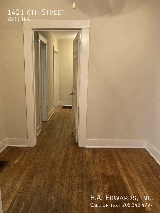 Building Photo - 1421 6th St