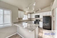 Building Photo - 2318 S Shoshone St