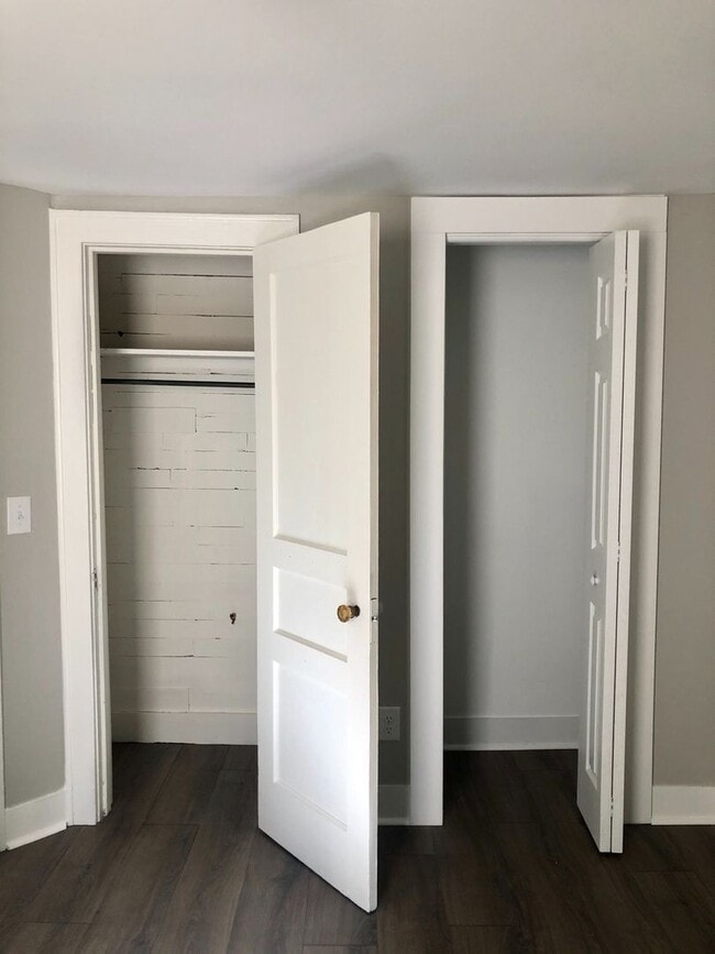 Building Photo - 3 Bedroom Duplex in Madison $1700/mo. $170...
