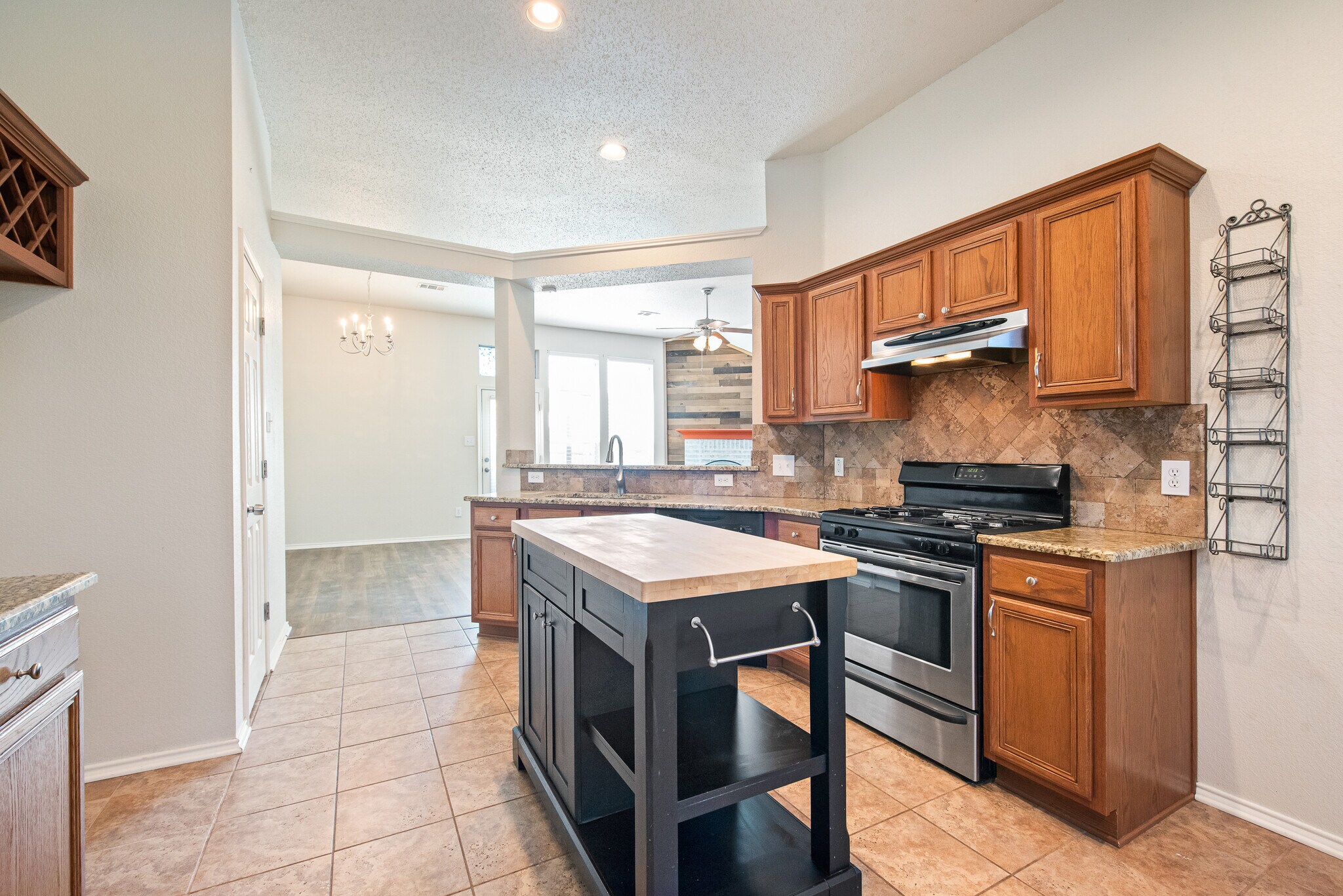 Building Photo - 3010 Canary Ln