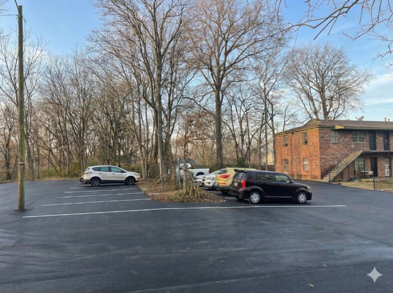 Building Photo - 607 E McLemore Ave