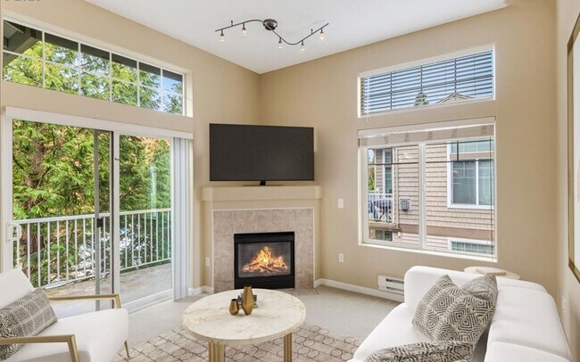 Building Photo - Bright 2BR / 2BA End-Unit Tanasbourne Condo w/ High Ceilings, Gas Fireplace, Private Balcony + At...