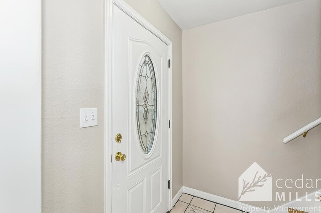 Building Photo - 427 N Harding Ave