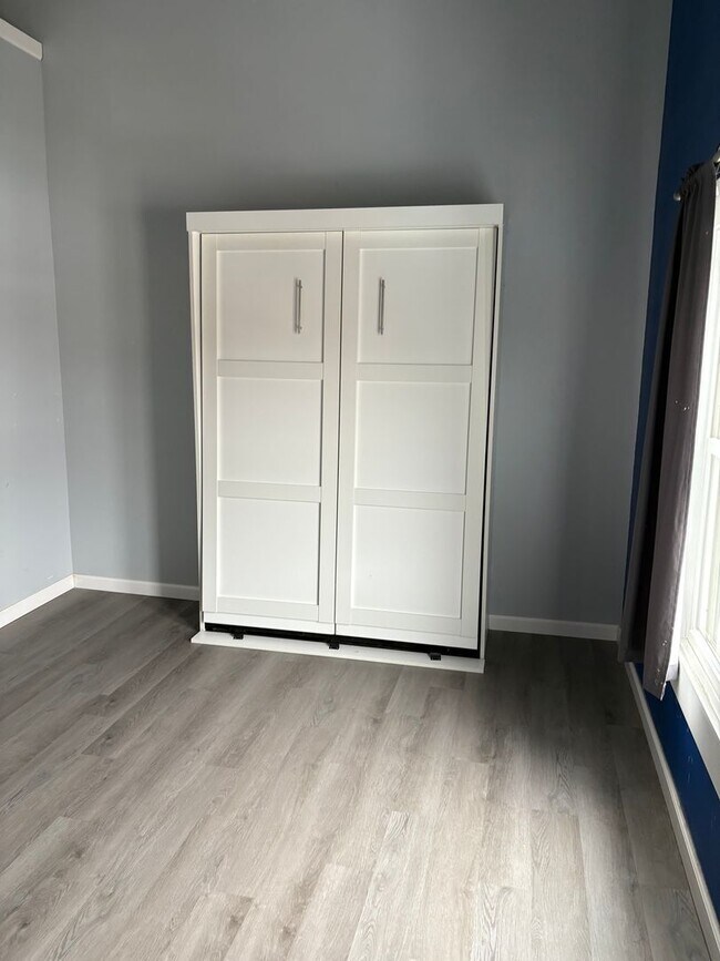 Building Photo - 153 1/2 S Main St.