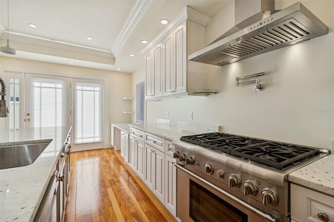 Building Photo - 344 21st Ave NE