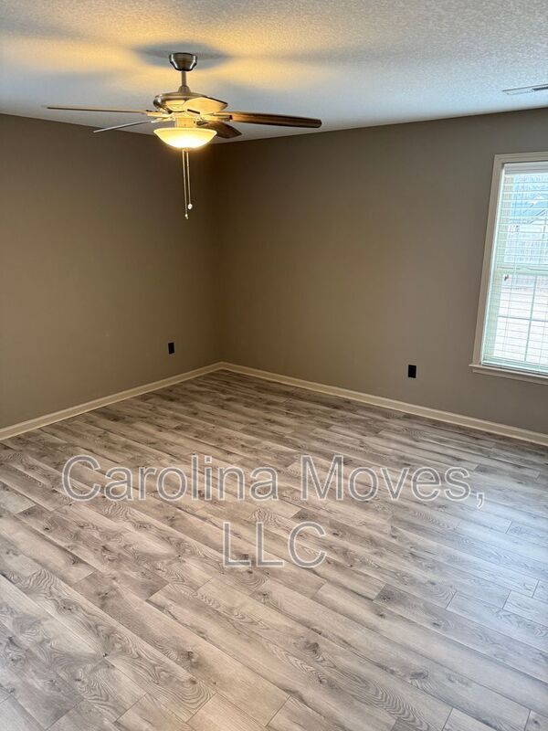 Building Photo - 208 Sleepy River Rd