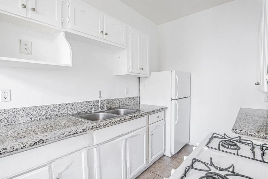 Building Photo - 1405 S Berendo St