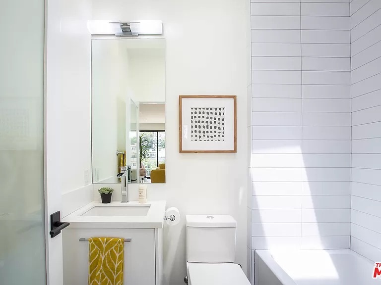 Top Floor Guest Bathroom - 3756 Brilliant Dr