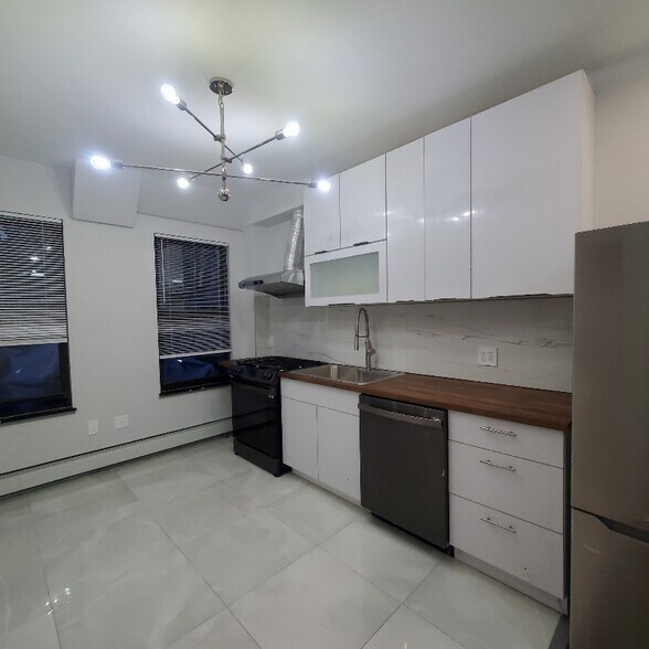 Primary Photo - 232 1st St