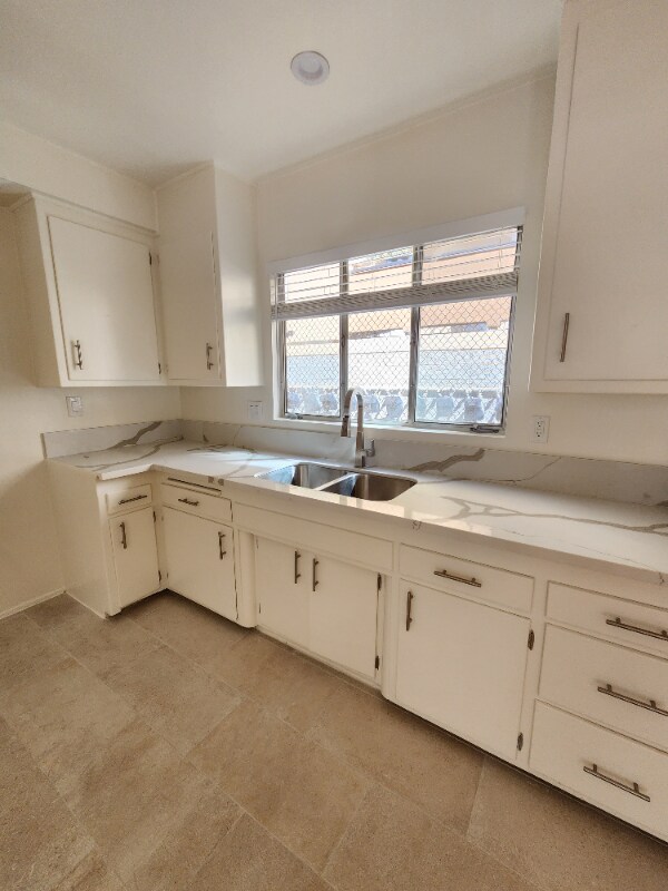 Building Photo - 17620 Burbank Blvd