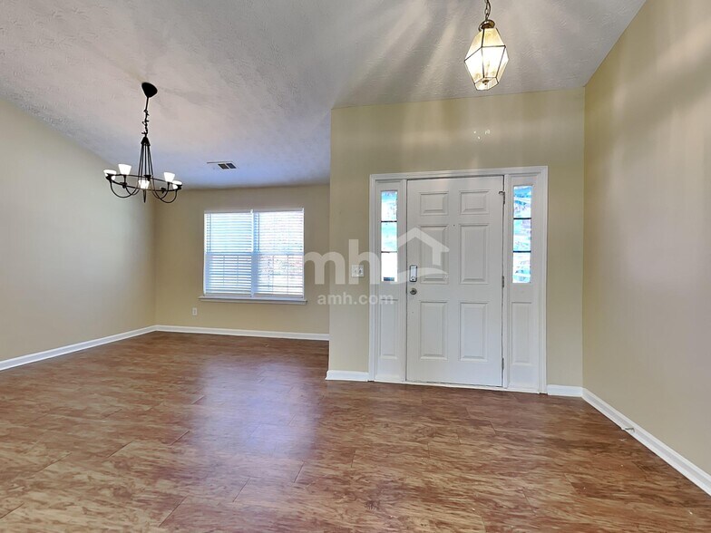 Building Photo - 3211 Deer Valley Dr NW