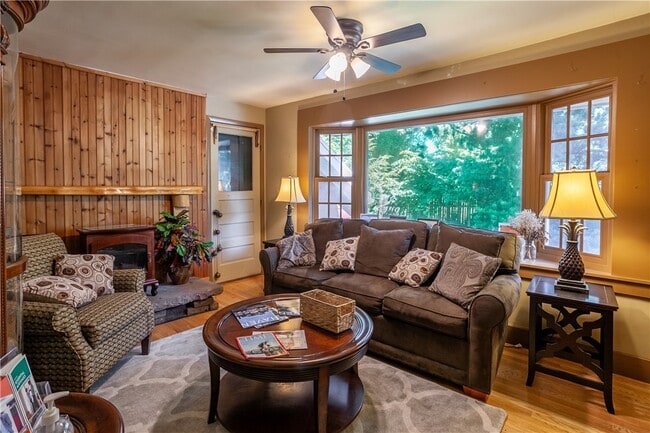 Building Photo - 590 Titus Ave