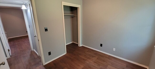 Building Photo - 2 Bedroom 1 Bath Condo Style Apartment