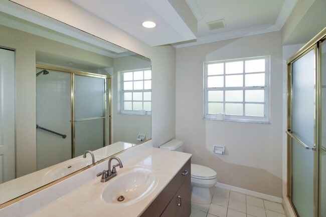 Building Photo - Gulf View Estate Annual Home for Rent