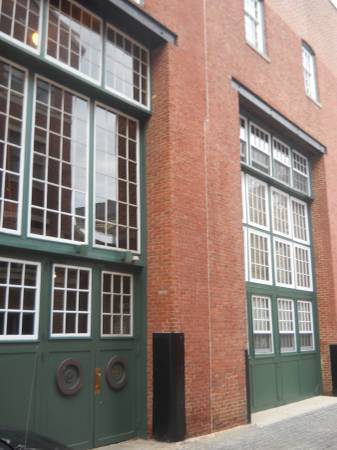 Building Photo - 136 N Bread St