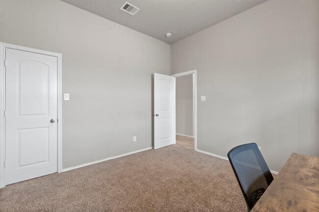 Building Photo - 18101 Woodpecker Trl