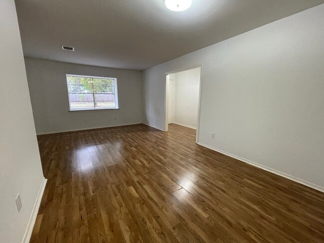 Building Photo - 7219 Tanager St