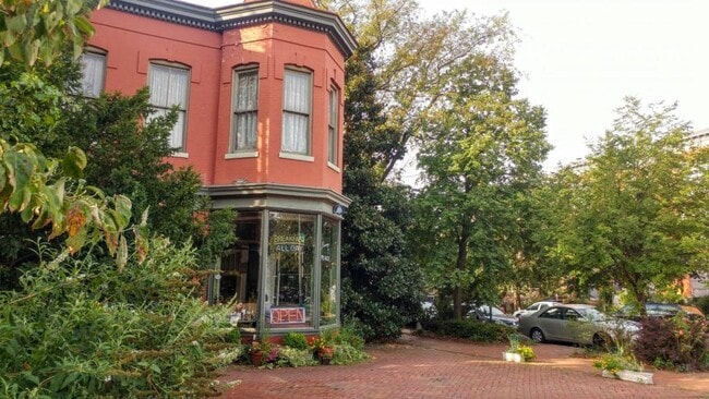 Building Photo - 11 2nd St NE