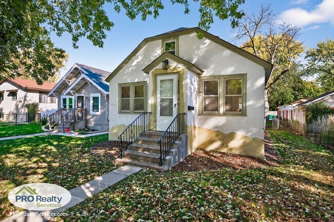 Building Photo - Recently Remodeled 2 Bedroom Home