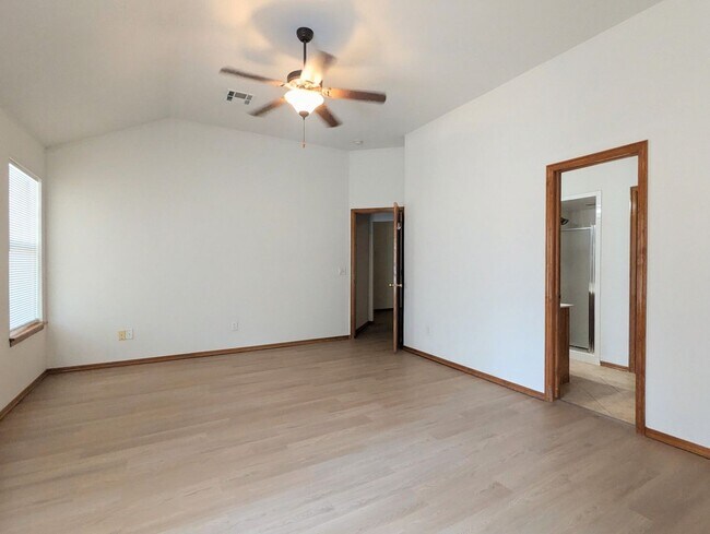Building Photo - 5516 SE 81st St