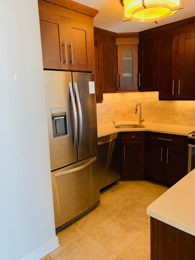 Building Photo - 2000 Linwood Ave