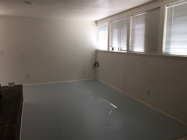 Building Photo - 418 NW Maryland St