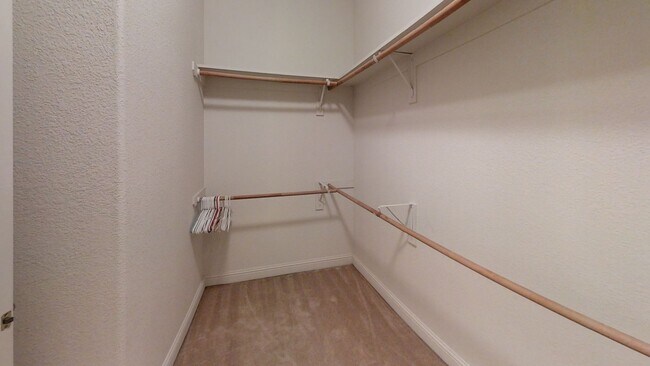 Building Photo - 1823 N Holly Ave