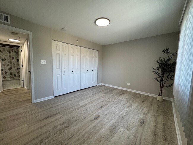 Building Photo - 10440 Natoma Ave