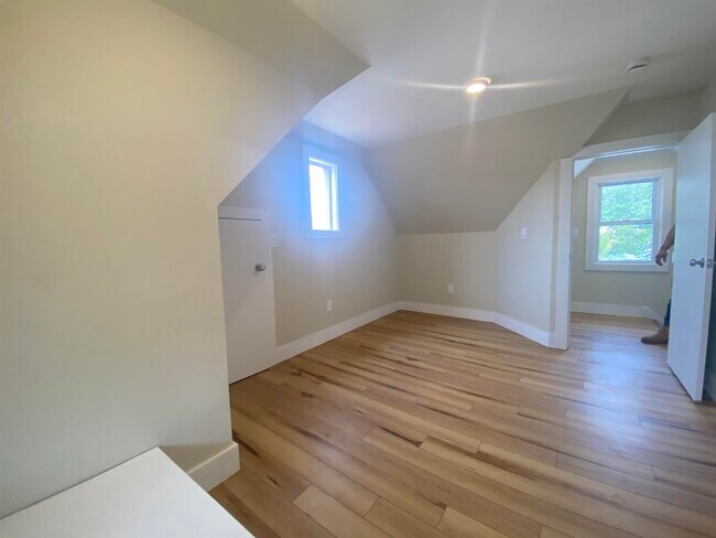 Building Photo - 275 Avenue B