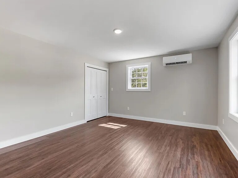 Building Photo - 84 Old Lake Shore Rd