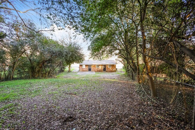 Building Photo - 4784 Gardiner Dr