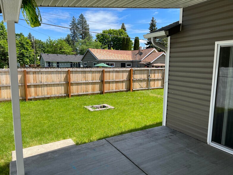 Building Photo - 1206 N 6th St